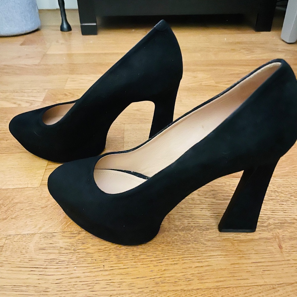 Brand new, never worn. Celine Black suede heels size 8.5 - Picture 2 of 7